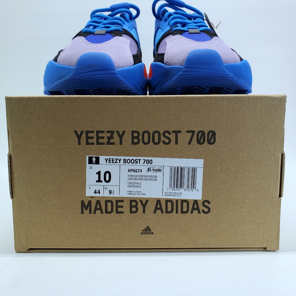 Yeezy Boost 700 - Picture 7 of 8